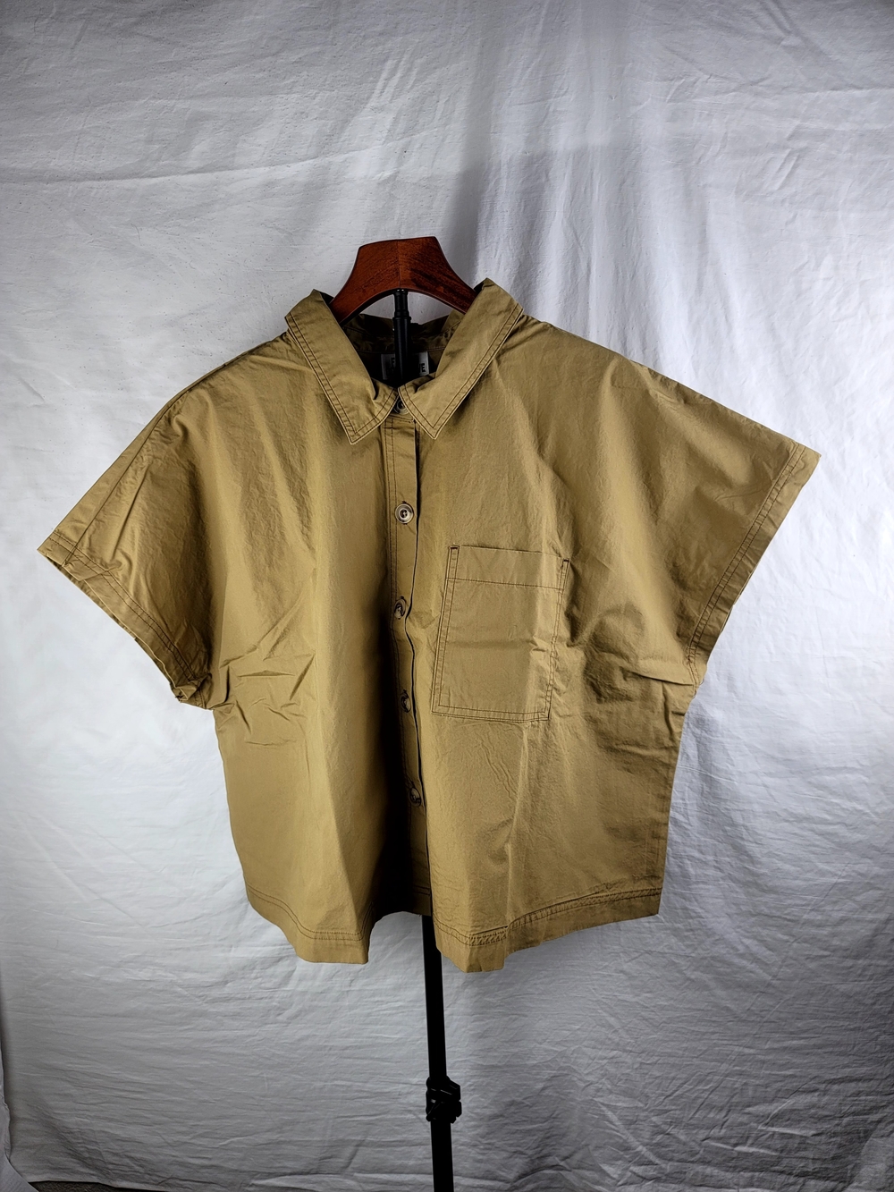 NWT Future Collective Khaki Boxy Short Sleeve Button Down Shirt Crop Blouse 1X